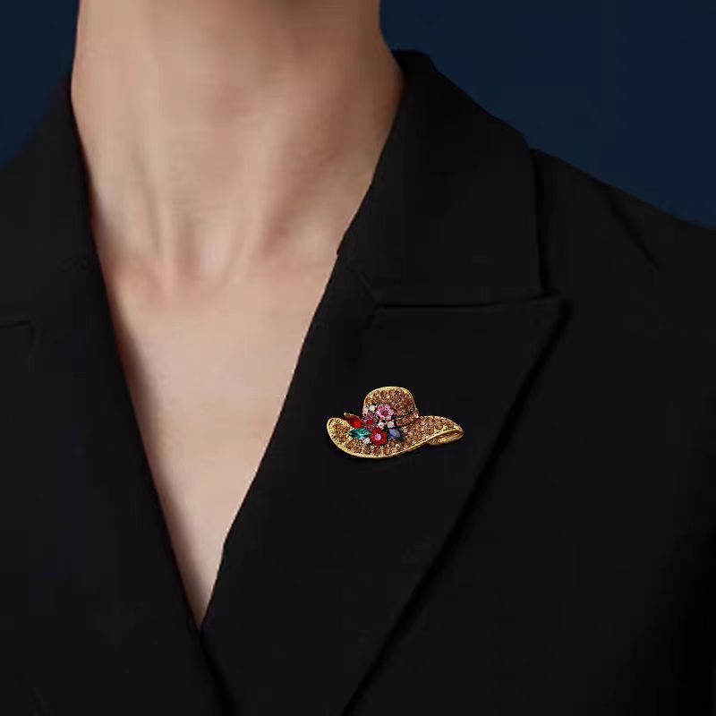 Sun hat brooch